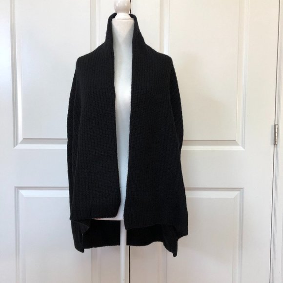 Black Cashmere Cardigan from 360 Cashmere - Picture 2 of 7